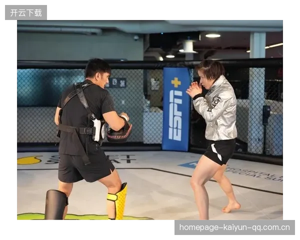 UFC低扫腿重击：掌控比赛的秘密武器，让对手站立不稳